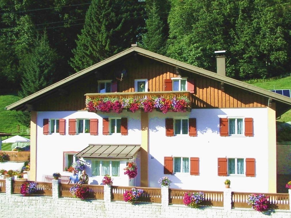 Haus Jochum Bed & Breakfast Langen am Arlberg Екстериор снимка